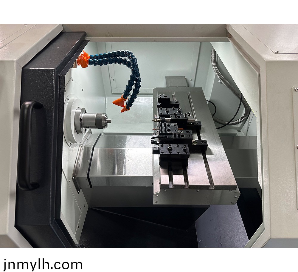 K28高速排刀(dao)數(shù)(shu)控(kong)車(che)牀(chuang)